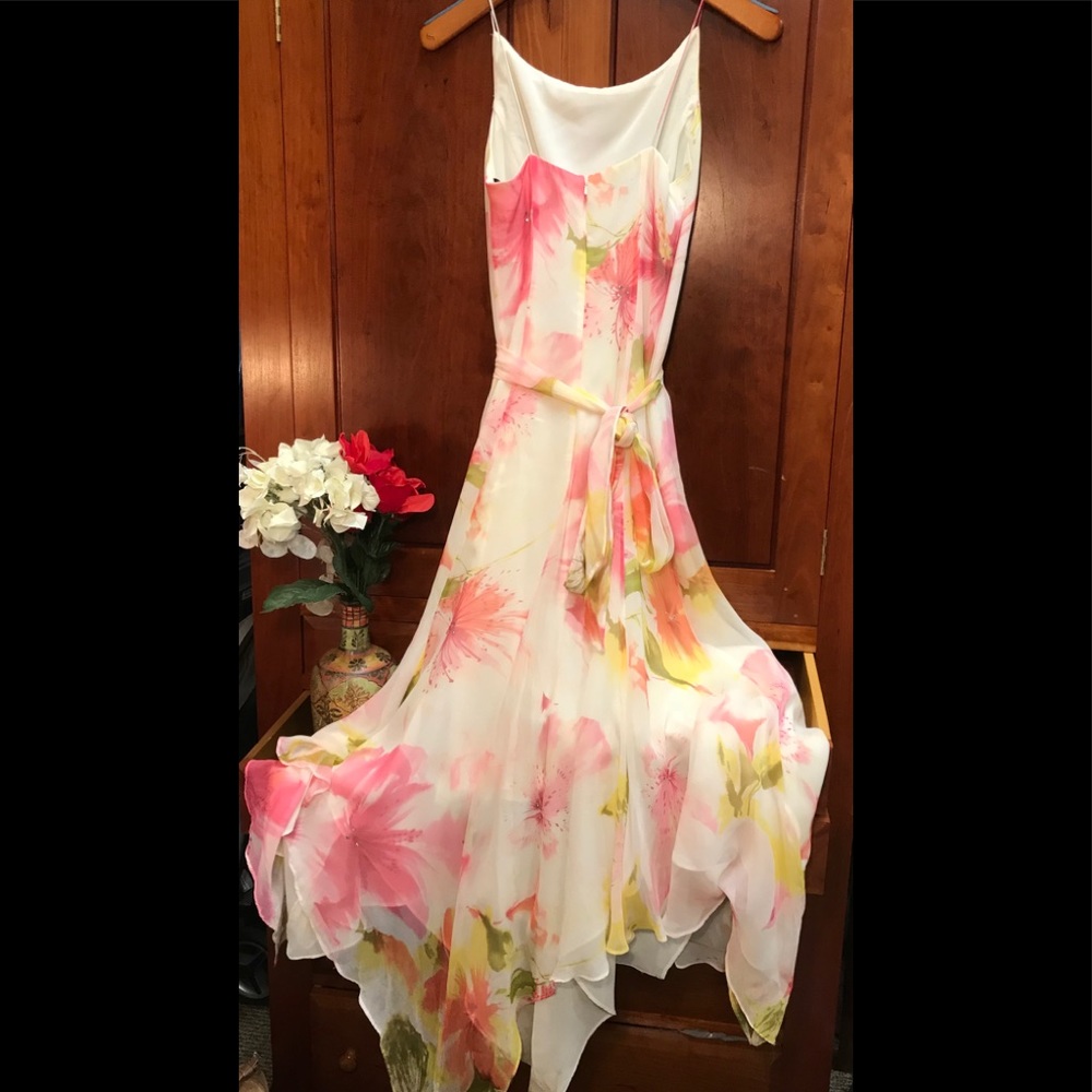 Maggy London Black label - Silk.